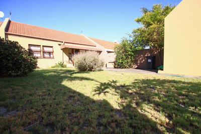 Townhouse For Sale in Shirley Park, Bellville